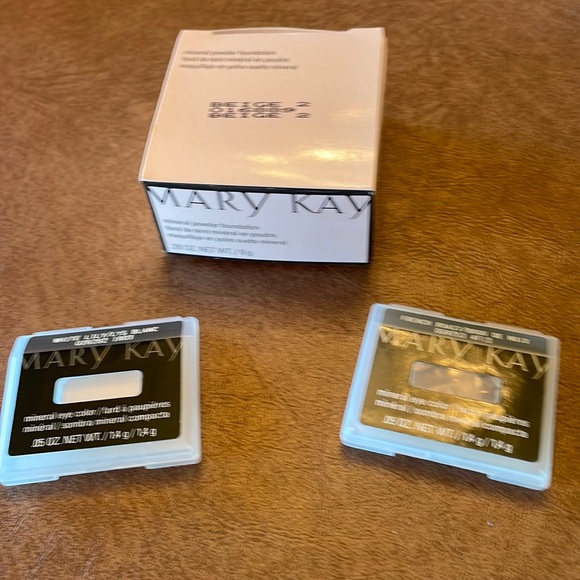 Mary Kay Mineral Powder Foundation Beige 2 and Two Mineral Eyeshadows Brand New - Picture 2 of 3